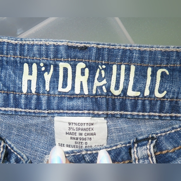 Hydraulic Button Flap Embroidered Capri's Size 0 - Picture 3 of 3